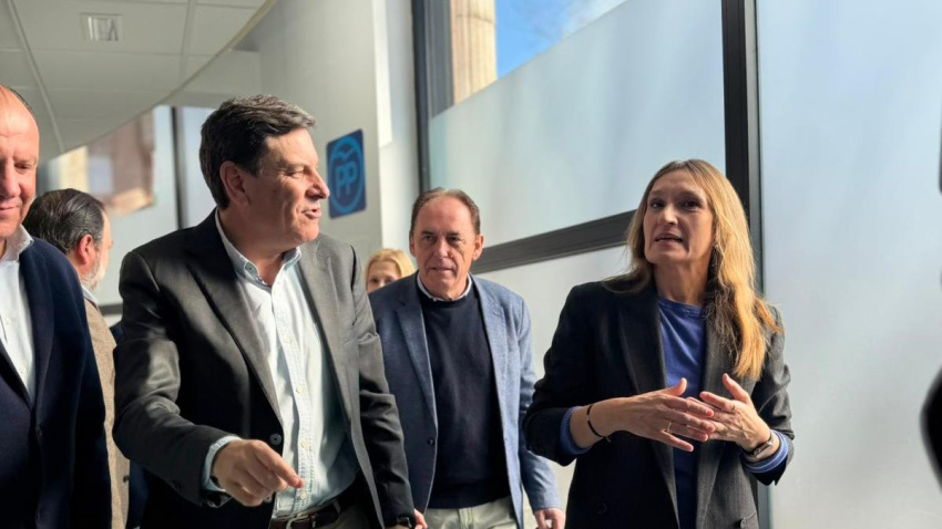 Los populares sorianos han recibido hoy la visita del consejero de Economía y Hacienda en funciones, Carlos Fernández Carriedo