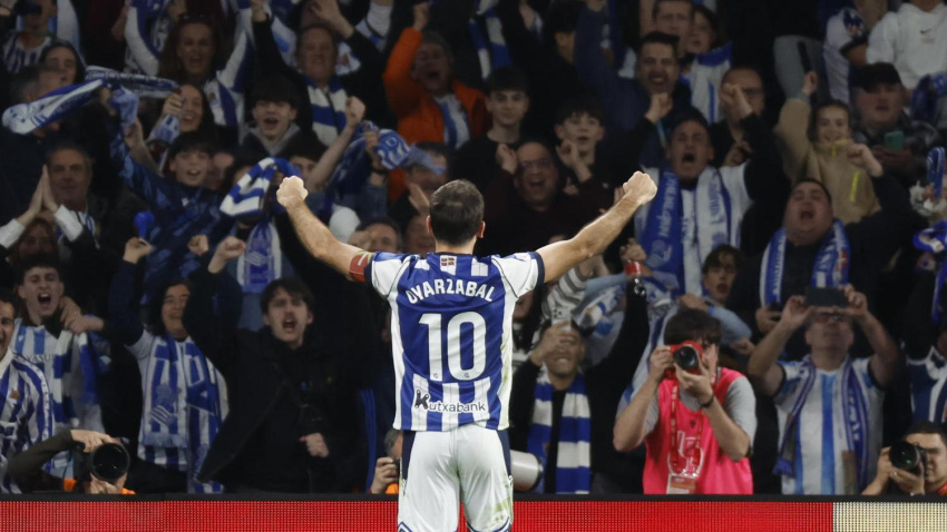 Mikel Oyarzabal celebra el 1-0 de la Real Sociedad contra el Athletic
