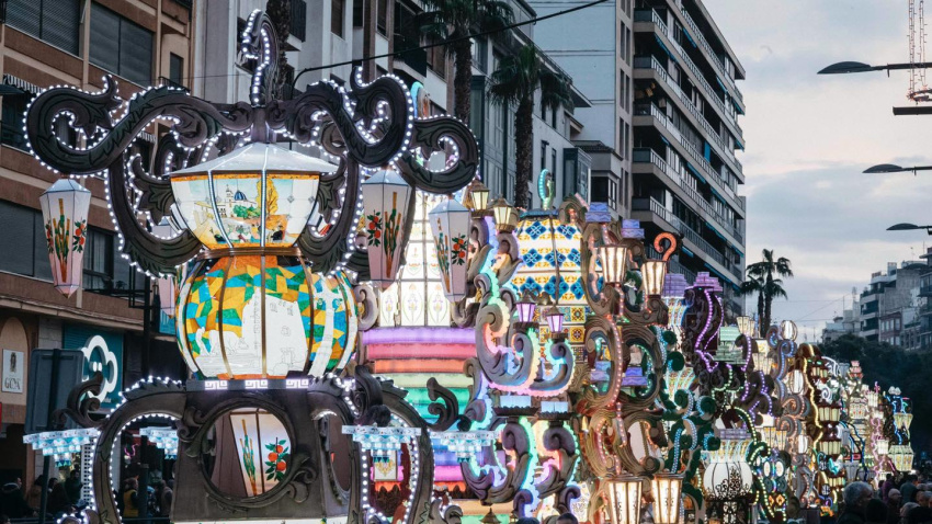 Cuando cae la noche del tercer domingo de Cuaresma las Gaiatas toman las calles de Castellón de la Plana
