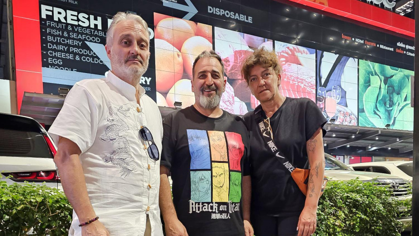 Cinco turistas de El Bierzo (León) atrapados en Tailandia denuncian el abandono de la embajada y la aerolínea