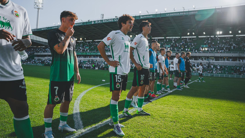 El Racing acabó decepcionado tras caer en la primera vuelta contra la Cultural Leonesa (2-4)