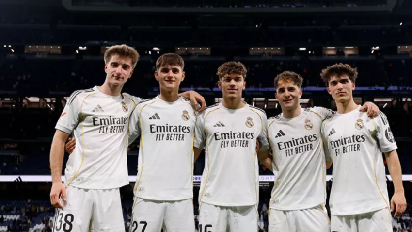 Manolo Lama y los canteranos del Real Madrid