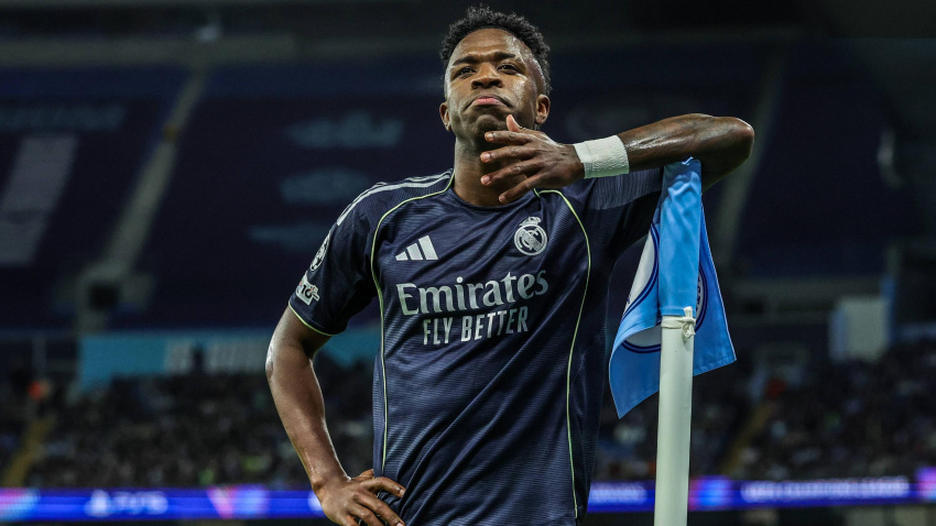 Vinicius celebra su gol, en el Manchester City - Real Madrid