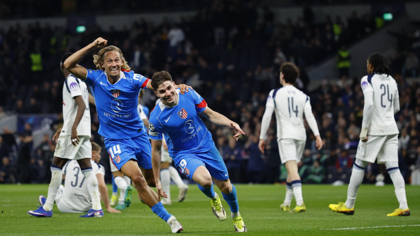 Julián y Llorente celebran el gol del Atlético ante el Tottenham