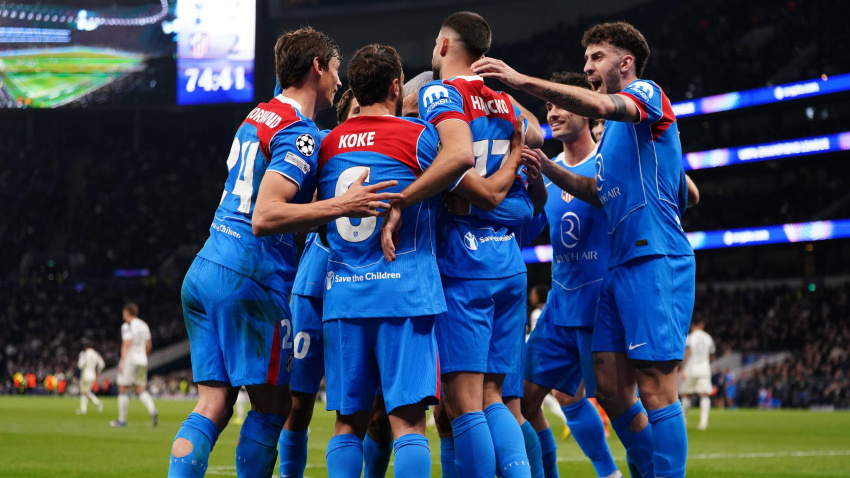 Los jugadores del Atlético celebran el gol de Hancko ante el Tottenham