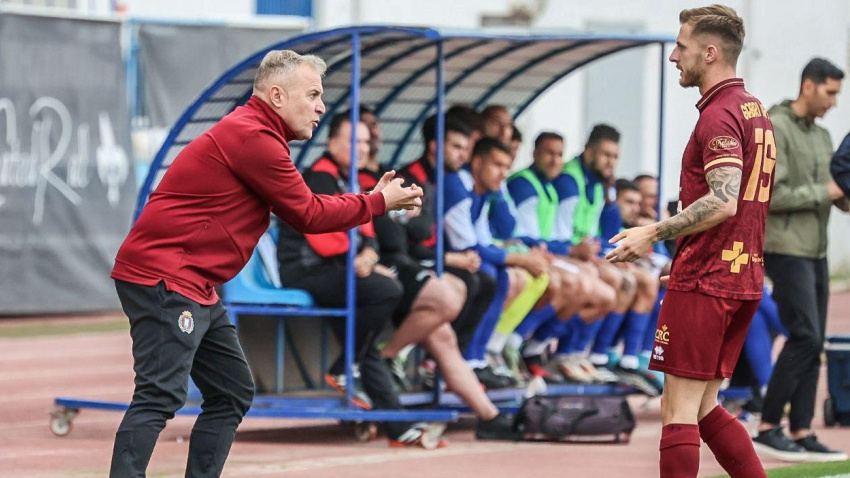Sebas López, durante un instante del partido ante la UD Melilla en el Álvarez Claro