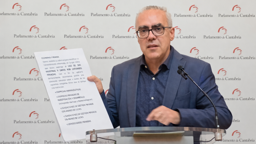 El portavoz del PRC, Pedro Hernando, en su comparecencia sobre los datos cedidos de 'Cohorte'