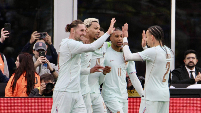 Ekitike celebra el 0-2 de Francia contra Brasil