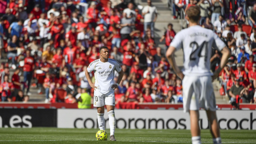 Mbappé y Huijsen, cabizbajos tras un gol del Mallorca