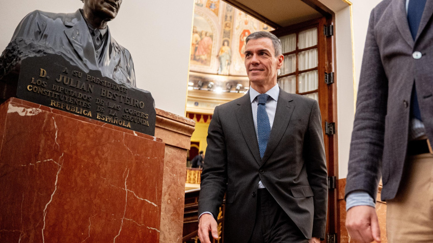 Fernando Rueda, experto en servicios secretos: "Suena a un mensaje de advertencia a Pedro Sánchez: que tenga cuidado con lo que hace porque hay información de su teléfono"