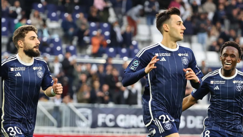 Pedro Díaz jugando con el Girondins