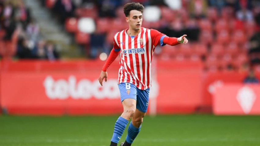 Pedro Díaz jugando con el Sporting de Gijón