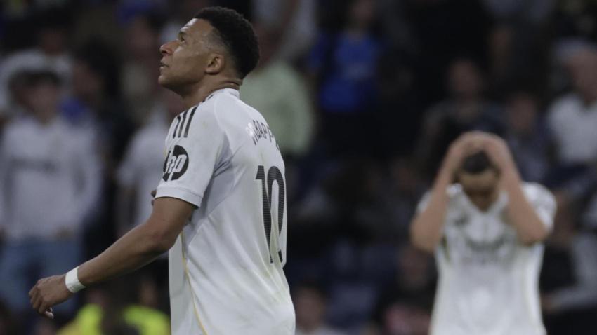 Mbappé y Huijsen se lamentan tras el tropiezo del Real Madrid contra el Girona
