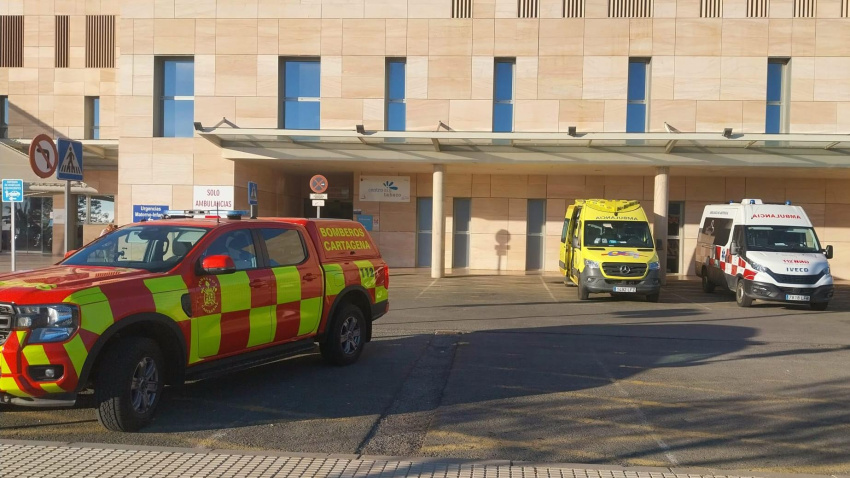 Equipos de emergencias en Urgencias del Hospital Santa Lucía