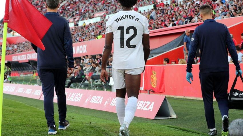 Thierry se marchó lesionado a los diez minutos de partido