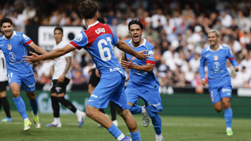 Iker Luque celebra su gol en el Atlético - Valencia