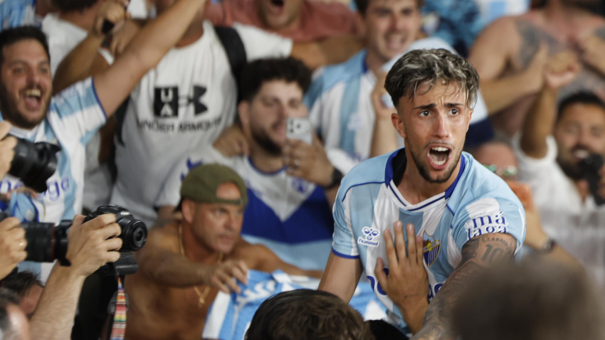 Larrubia celebra el ascenso del Málaga a Primera