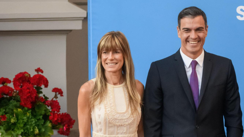 Begoña Gómez junto al presidente del Gobierno en la cumbre de la OTAN en Lituania en 2023