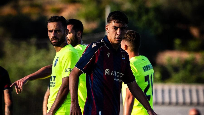 Edgar Alcañiz, en un amistoso del Levante UD