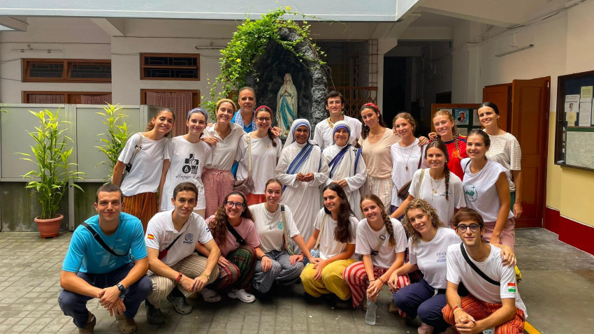Paula del Barco, durante su voluntariado en Calcuta, en la casa para enfermos y moribundos fundada por Santa Teresa de Calcuta