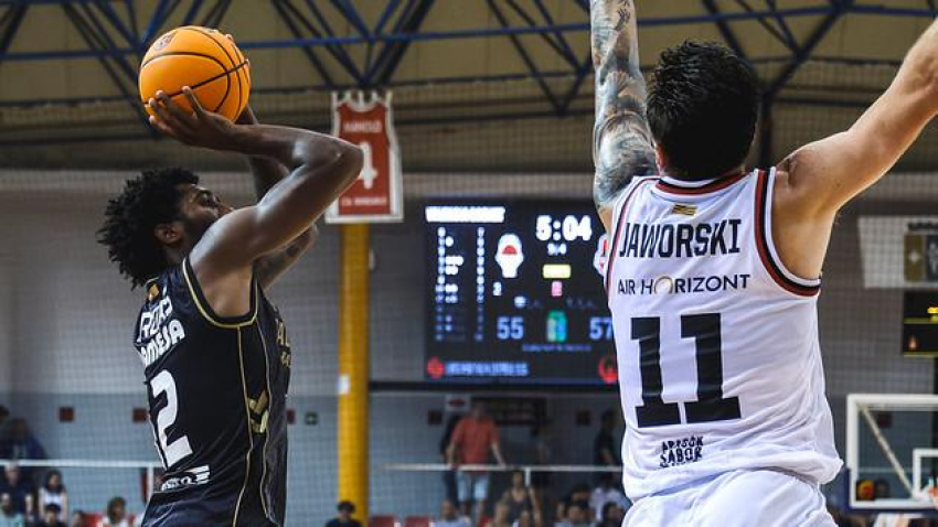 Armoni Brooks es un anotador de clase internacional