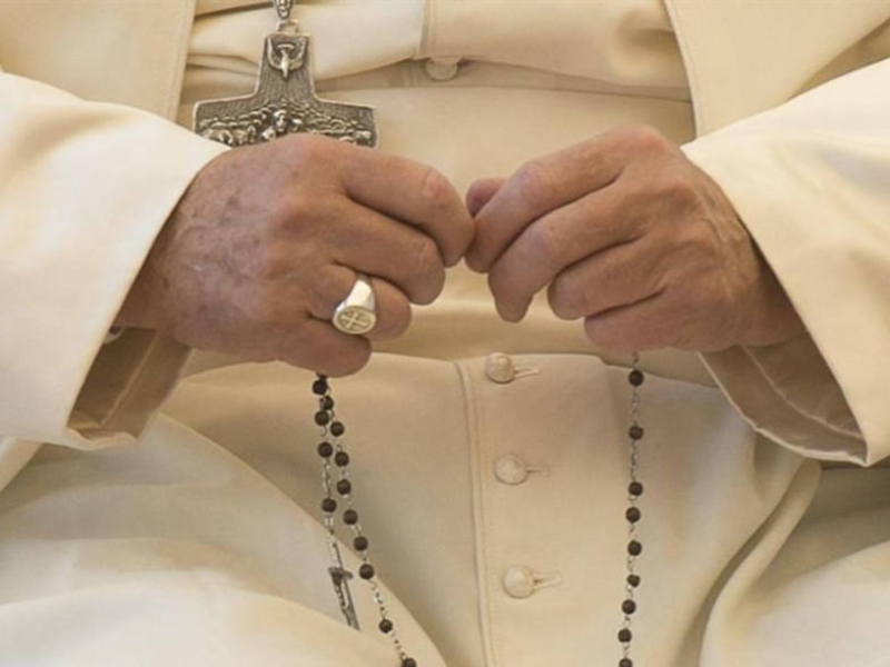 Cómo rezar el Rosario con el Papa este sábado a partir de las 17.30h