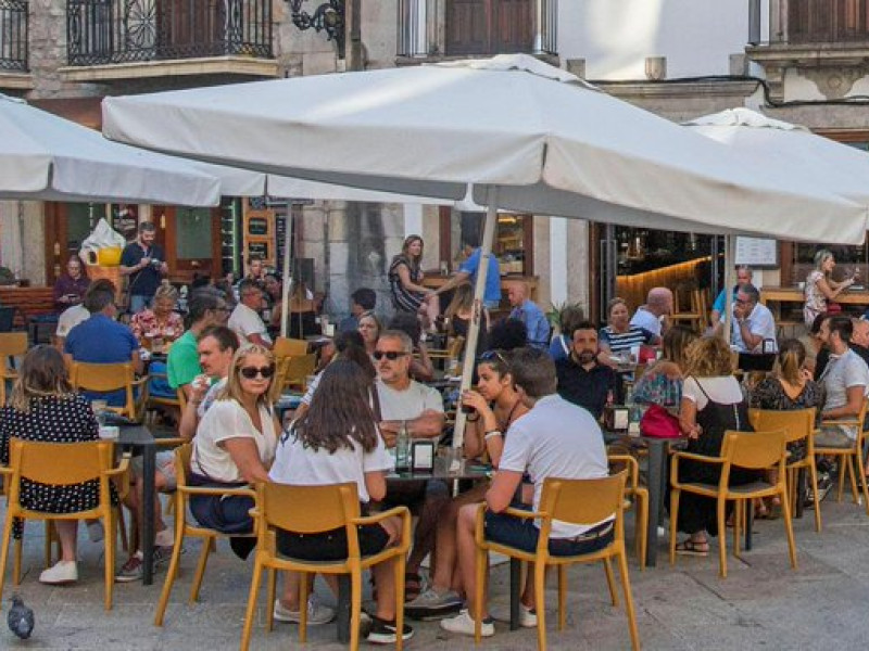 Se va a Italia de vacaciones y la llamada del dueño de un bar de Vigo le cambia la vida: "Estaba vacilando"