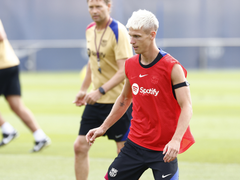 Dani Olmo, entrenado con el Barcelona