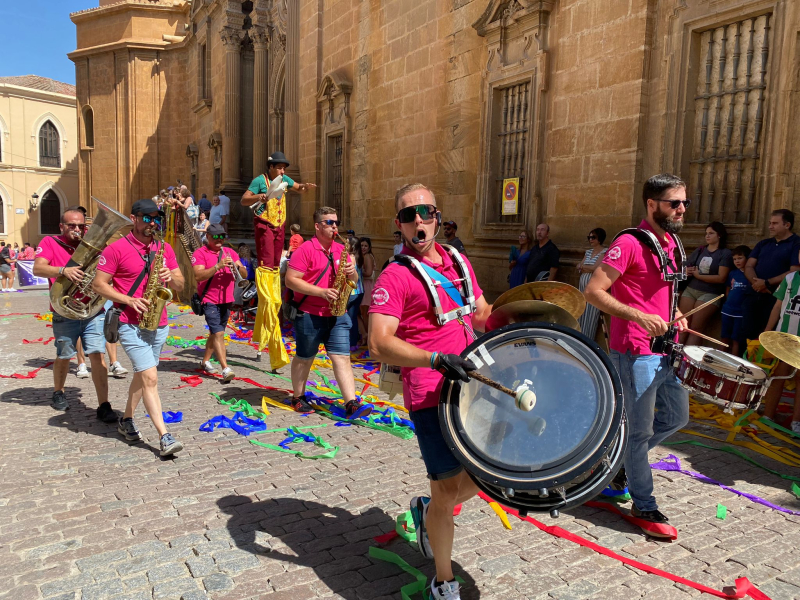 Charangas durante los Gigantes y Cabezudos