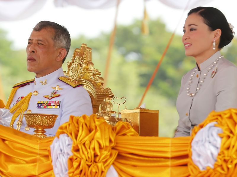 El rey de Tailandia, Rama X, y la reina Suthida