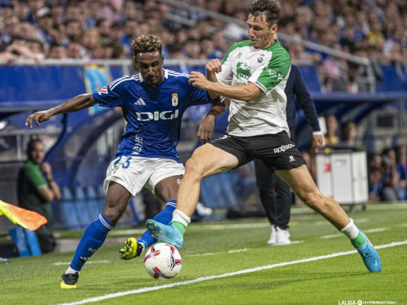 Hassan debutó en el Tartiere con la camiseta del Oviedo.