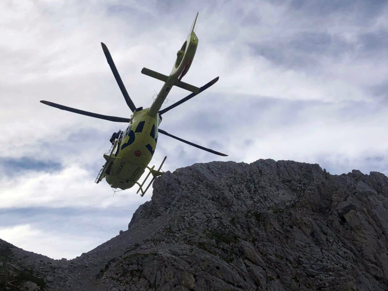 Helicóptero del SEPA durante un rescate de montaña (Archivo)