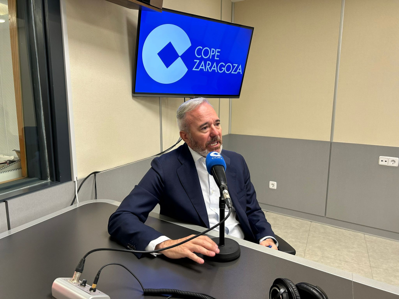 Jorge Azcón en los estudios de COPE Zaragoza.