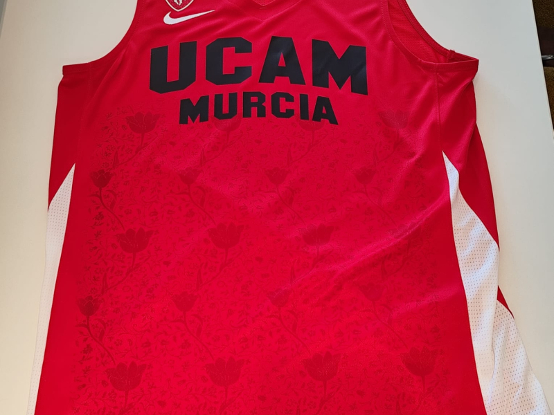 UCAM CB hace un guiño a la huerta en su nueva equipación