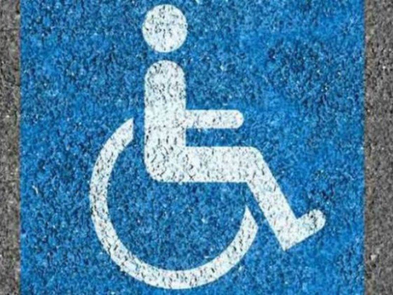 Plaza de aparcamiento para personas con discapacidad