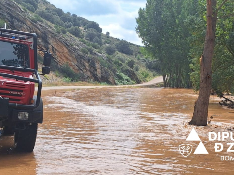 La crecida del río Piedra ha activado a los Bomberos de Calatayud y Daroca