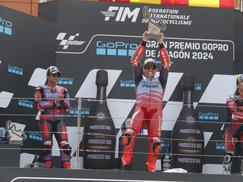 Marc Márquez, Jorge Martín y Pedro Acosta en el podio del el Gran Premio de Aragón