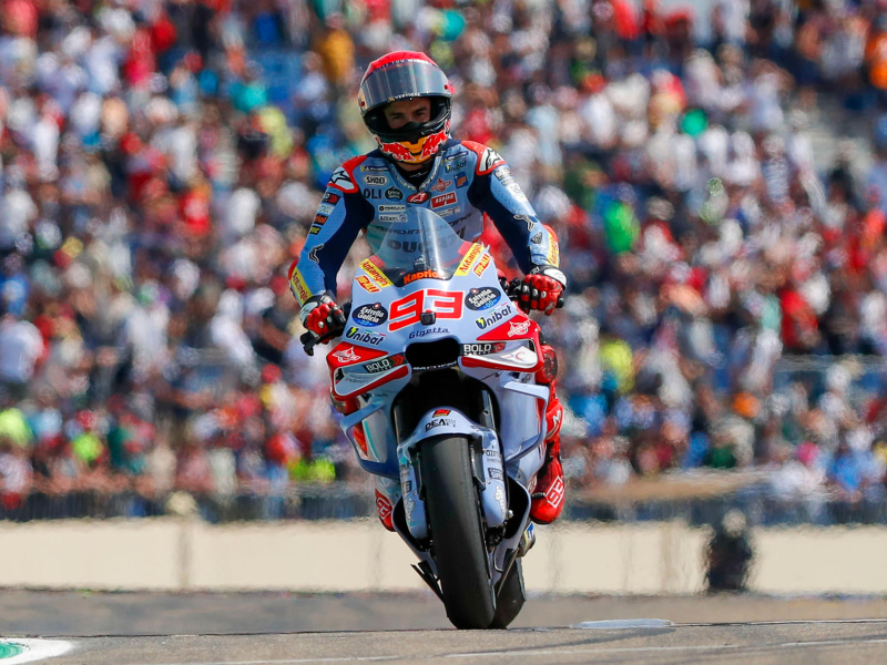 Marc Márquez celebra su victoria en el Gran Premio de Aragón