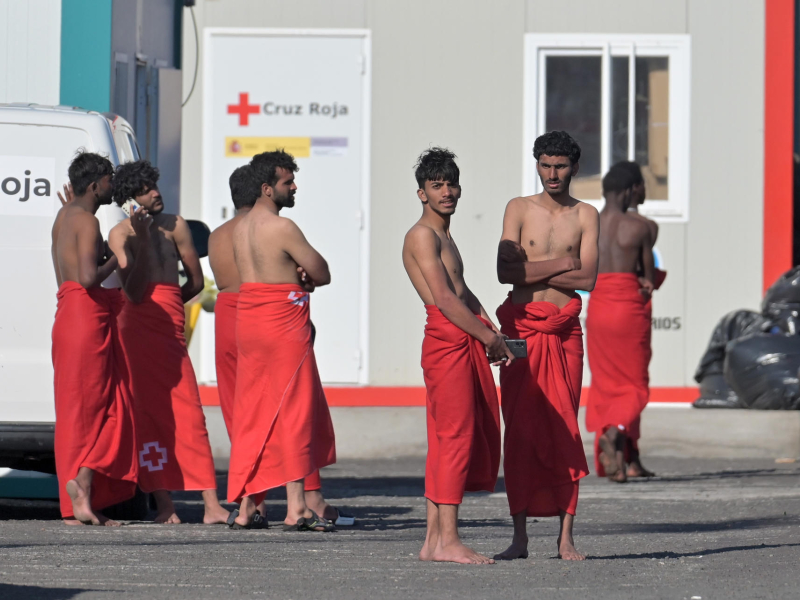 Imagen de los 174 inmigrantes rescatados por la embarcación de Salvamento Marítimo en aguas cercanas a El Hierro