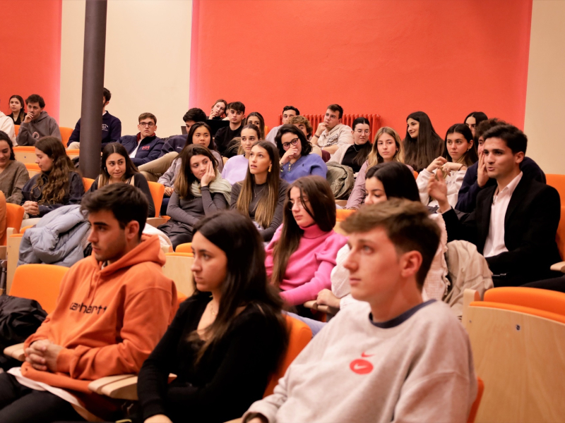 Estudiantes en una jornada de bienvenida