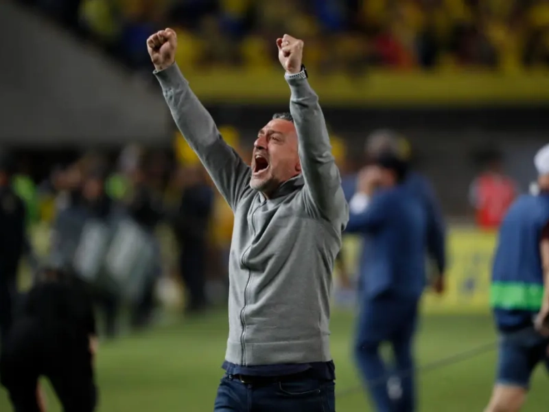 García Pimienta celebra el ascenso a Primera División de la UD Las Palmas