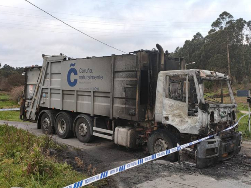 Camión de la basura de A Coruña quemado en 2022