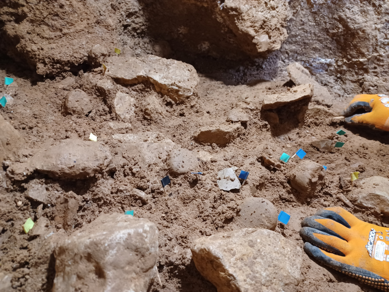 Campaña de excavación en el yacimiento neandertal de la cueva de Prado Vargas