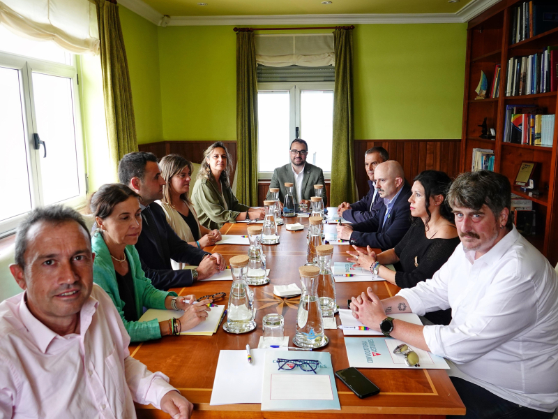 Reunión entre PSOE e IU en el Faro de Avilés