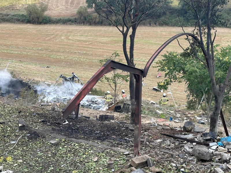 Bomberos interveinen en la pirotécnica Valocea tras la explosión