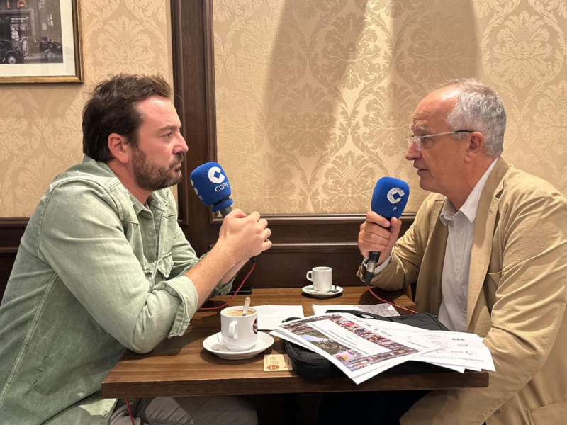 Jorge Bustos junto a Joaquim de Toca, de la asociación 'Barcelona Oberta'