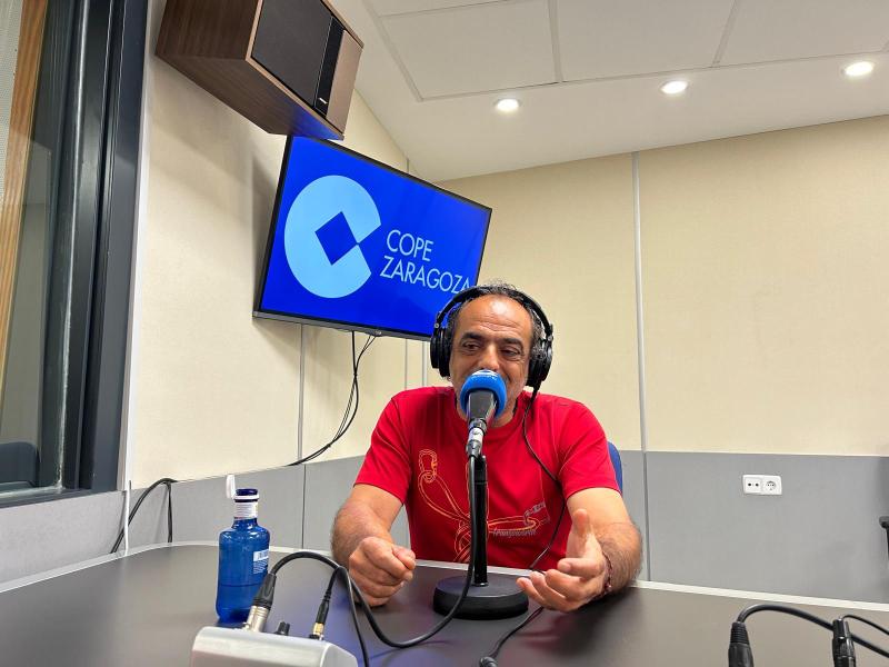 Carlos Pauner en los estudios de COPE Zaragoza.