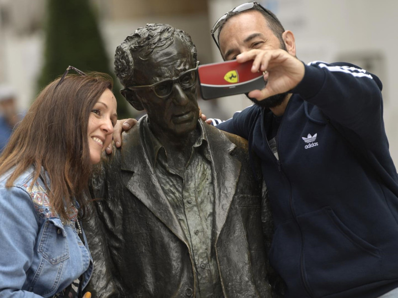 Dos turistas en Oviedo