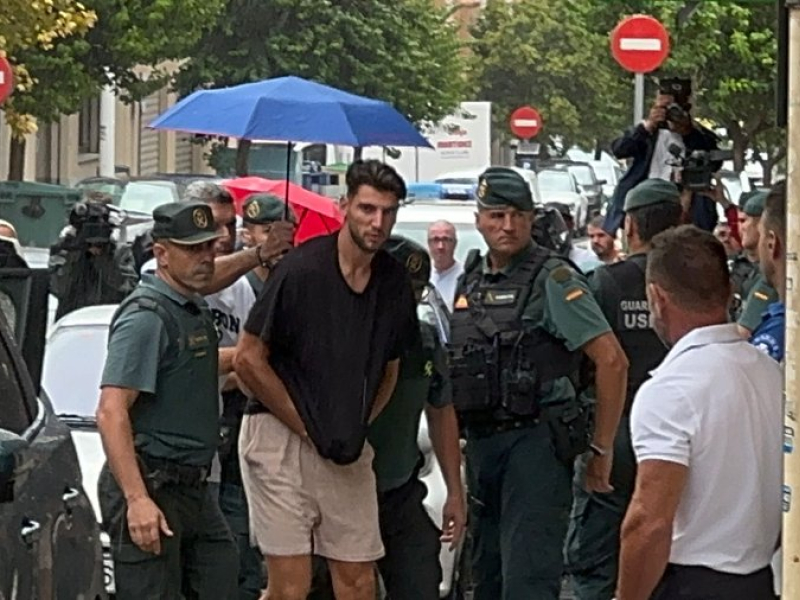 Rafa Mir sale en libertad con cargos