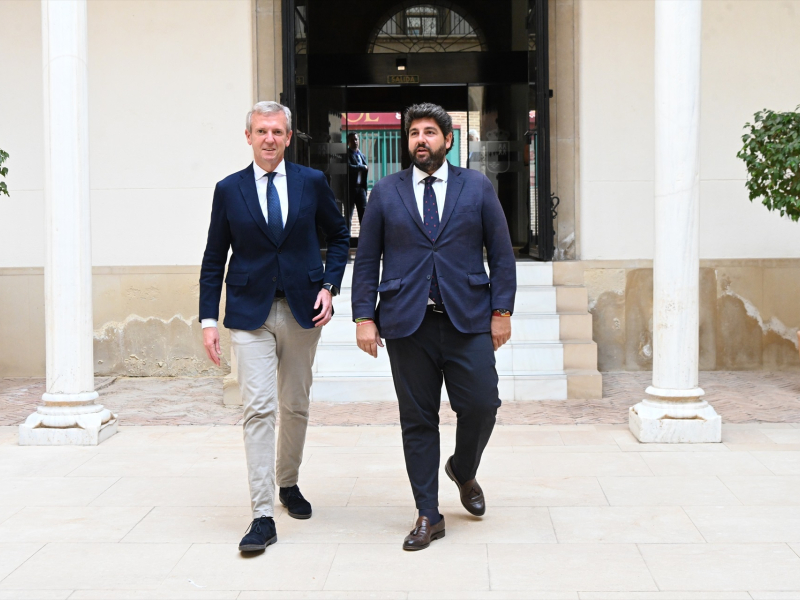 El presidente de la Región de Murcia, Fernando López Miras,  recibe al presidente de la Xunta de Galicia, Alfonso Rueda